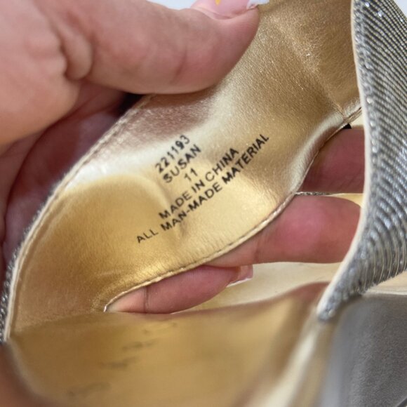 Pesaro Women Gold Wedge Sandals Double Sparkly Strap Design Ring Accent Size 11 - Picture 4 of 15